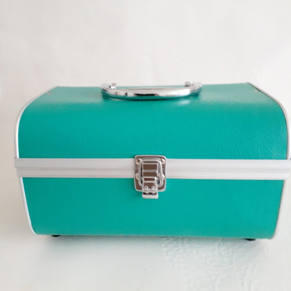 Nice Aqua Makeup Travel Case